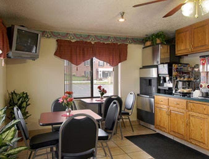 Super 8 Martinsburg Hotel Restaurant billede