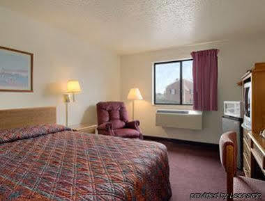 Super 8 Martinsburg Hotel Eksteriør billede
